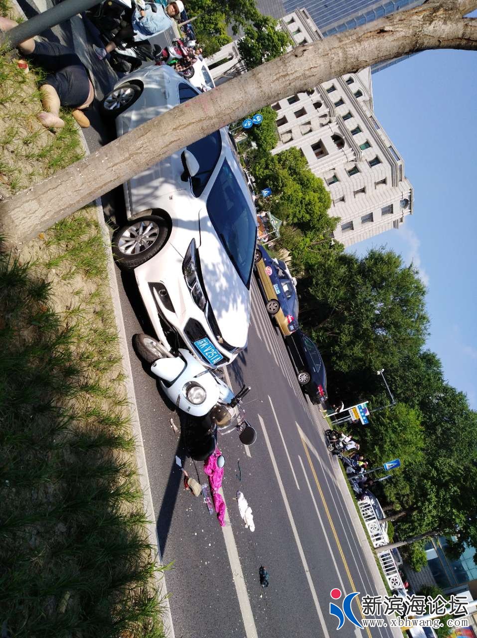 085302azrllrnrkrhbrvxy.jpg